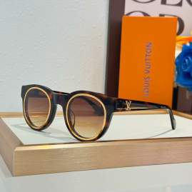 Picture of Louis Vuitton Sunglasses _SKUfw76702844fw